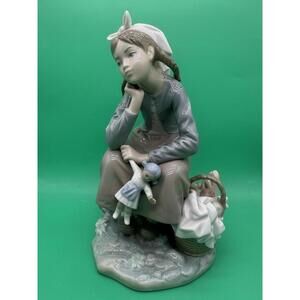 LLADRO Girl Sitting Doll  Toy Apples Daydreaming And Basket #1211 Mint No Box